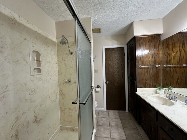 Building Photo - 24 Heatherwood Dr