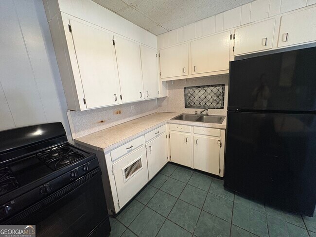 Building Photo - 207 Reynolds St NE