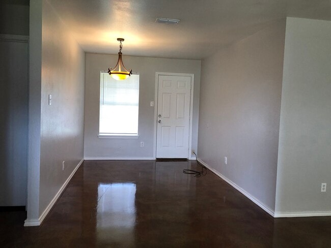 Building Photo - 15120 Oaks W Dr