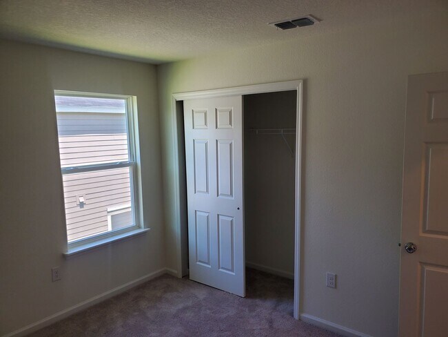 Building Photo - 3 Bed 2.5 Bath with Garage in the newly de...