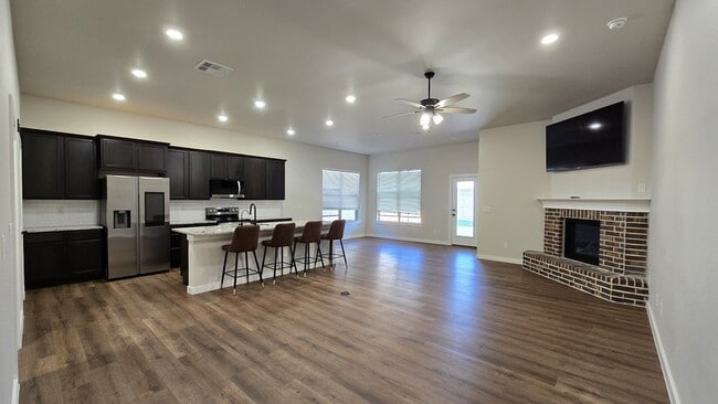 Building Photo - 512 Savannah St