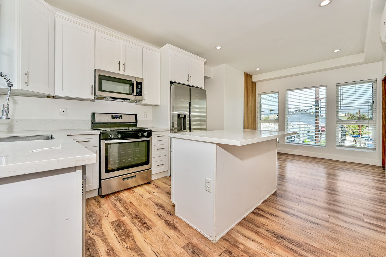 Building Photo - 872-878 Serrano Place