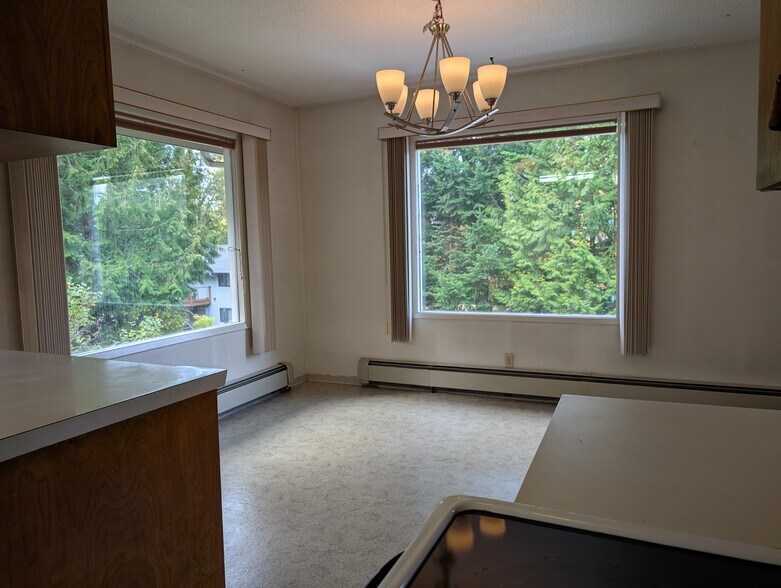 Building Photo - 2575 Yew Street Rd