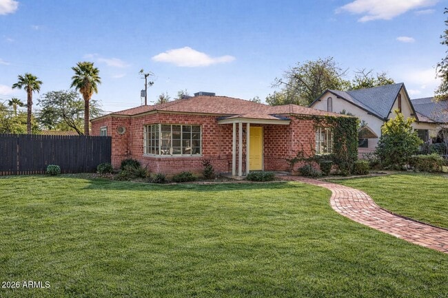 Building Photo - 901 W Willetta St