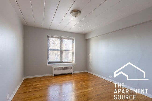 Building Photo - 1360 W Touhy Ave