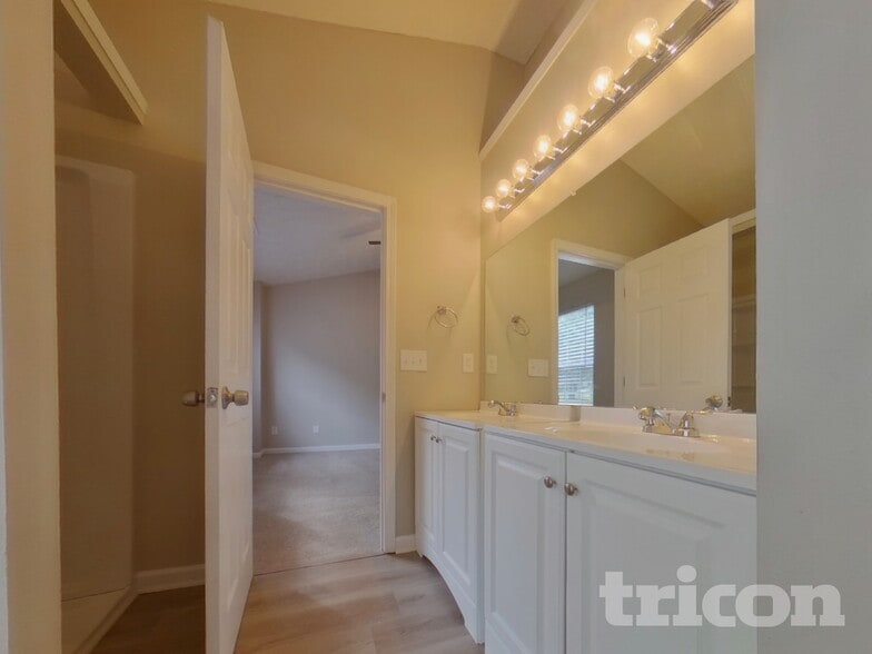 Building Photo - 7093 Springgrove Ct