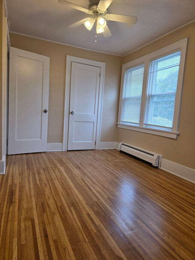 Building Photo - 457 Crossfield Rd