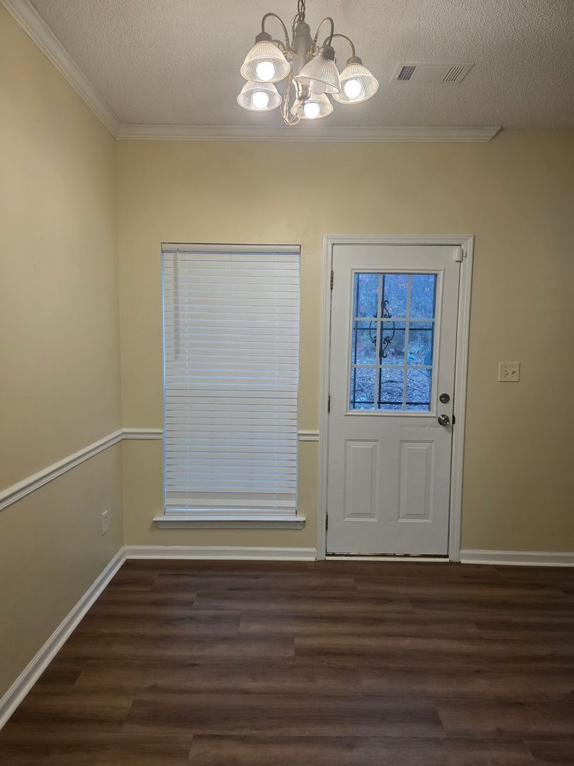 Building Photo - 213 Shenandoah Dr