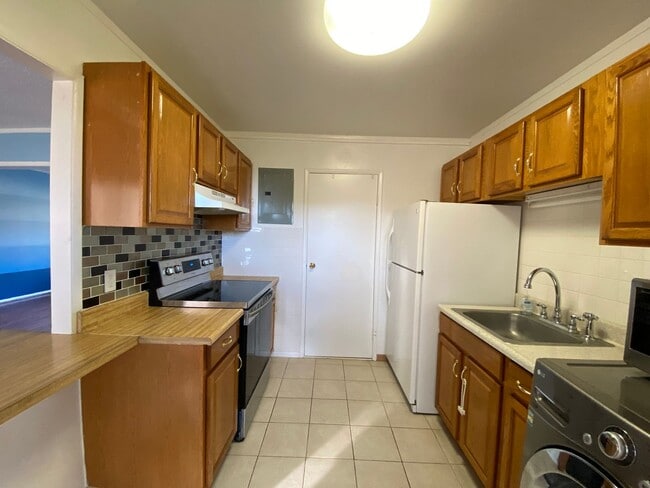 Building Photo - 98-1387-1387 Nola St