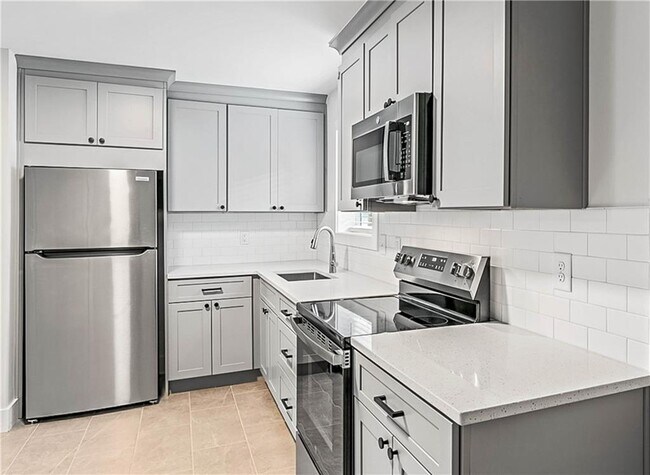 Building Photo - 425 Holderness St SW