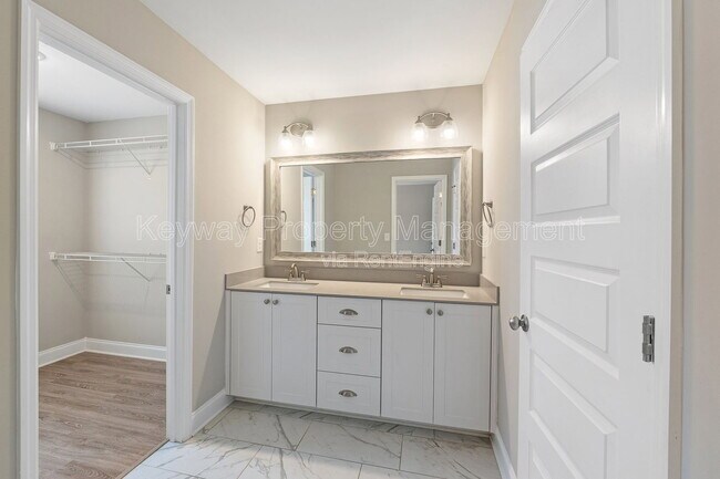 Building Photo - 301 Sumac Trail