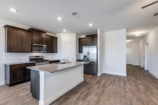 Building Photo - 10909 Los Alamos Dr