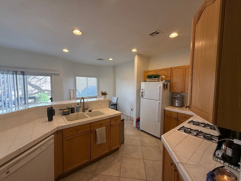 Building Photo - 206 Heiple Ct