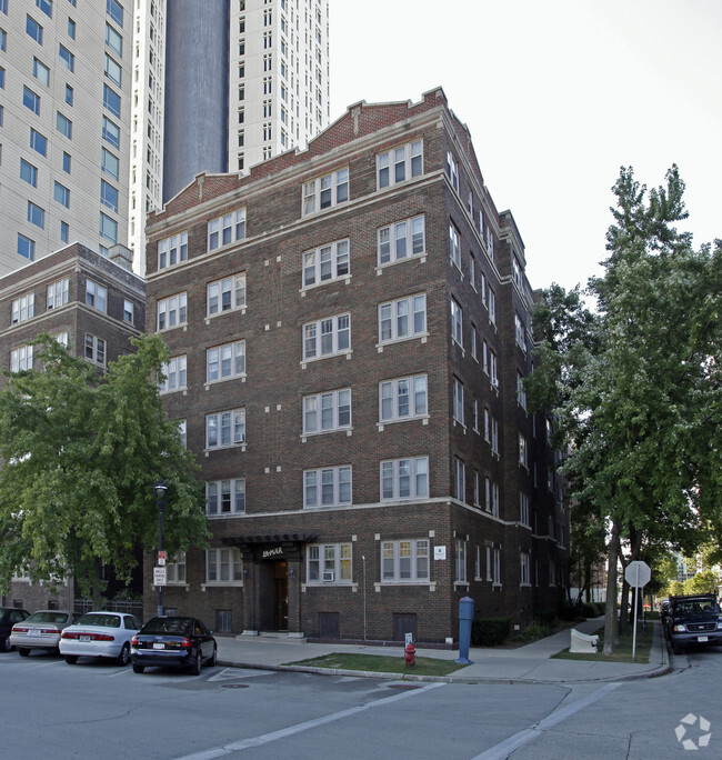 Primary Photo - 903 Kilbourn