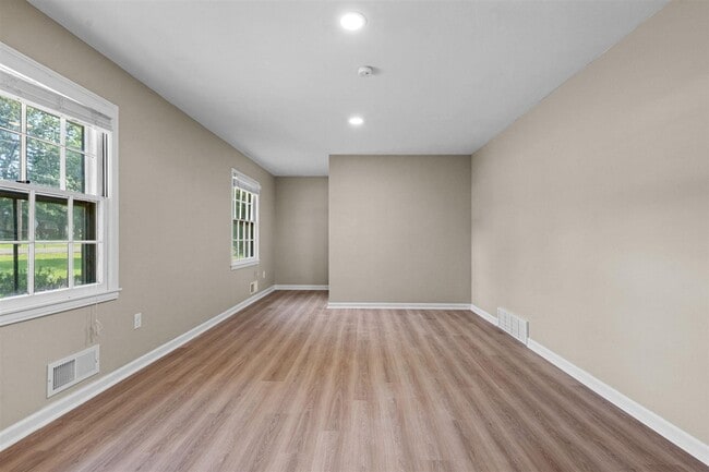 Building Photo - 725 Temple Ct