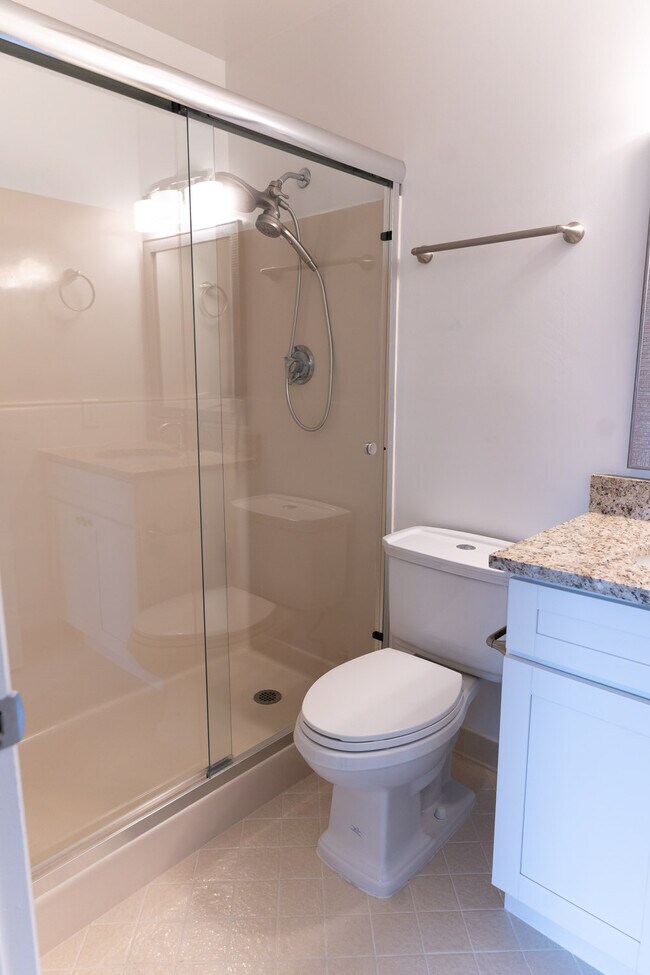 Master Bath - 455 Hope St