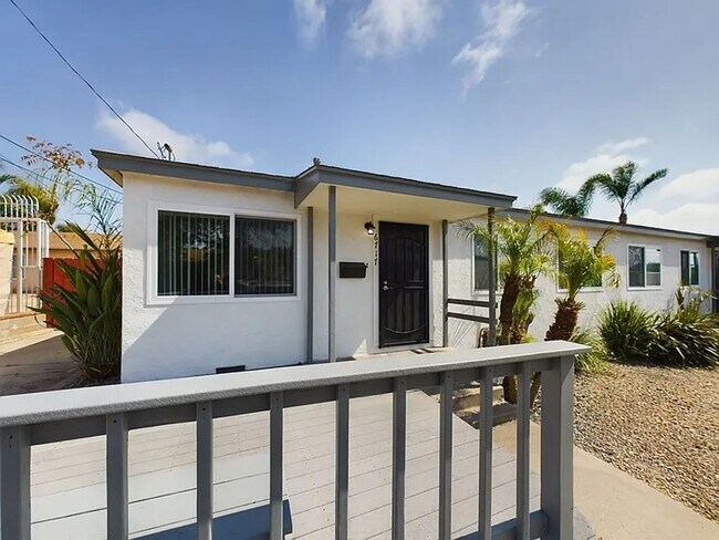 Building Photo - 6715-6717 N Elman St