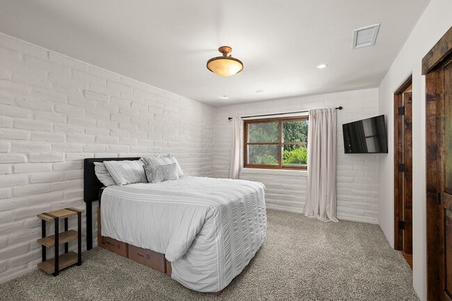 Building Photo - This Beautiful Hacienda Style Home combine...