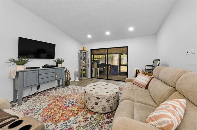 Building Photo - 1725 Pine Ridge Way E