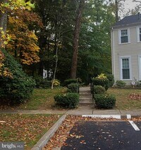 Building Photo - 9446 Cloverdale Ct
