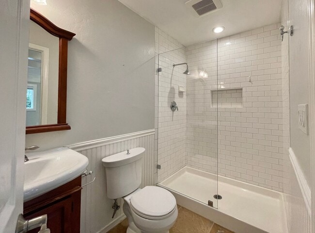 Building Photo - Charming 3 Bedroom 2 Bath Home in Old Town...