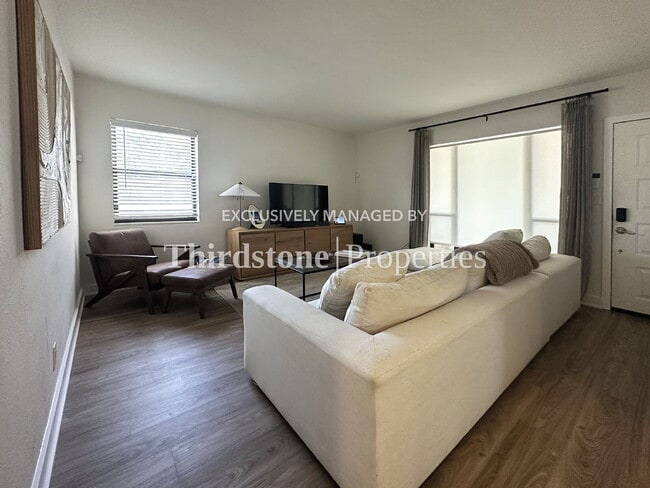 Building Photo - 928 9th Ave N