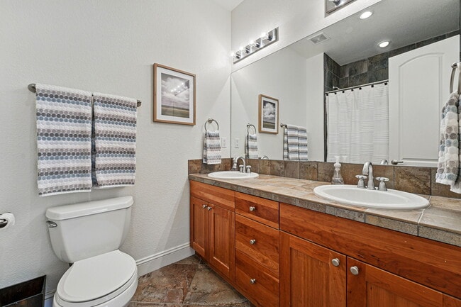 Building Photo - 8201 E 6th Ave