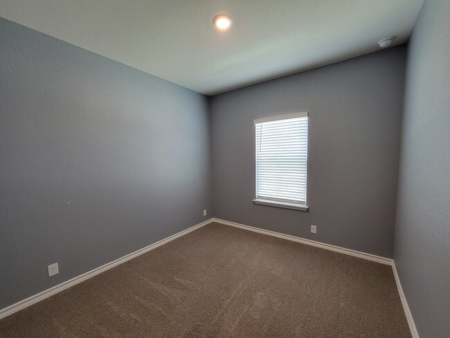 Building Photo - Brookstone Creek Beauty – 4 Bedrooms, 3 Bathrooms, and Smart Features Throughout