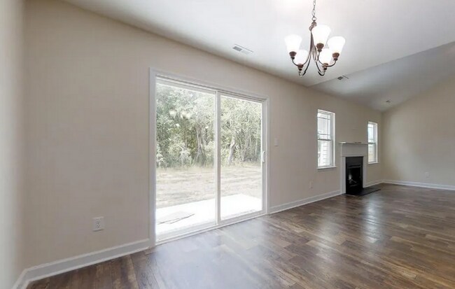 Building Photo - NEW LISTING!!!!!