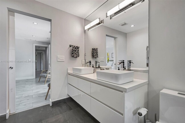Building Photo - 12895 SW 75th Ave
