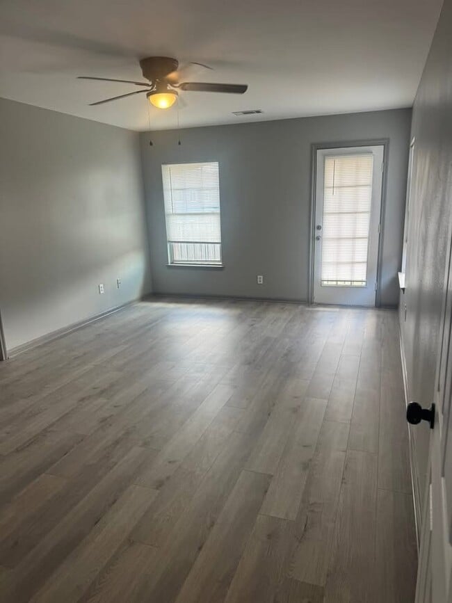 Building Photo - 6439 Waldron Dr