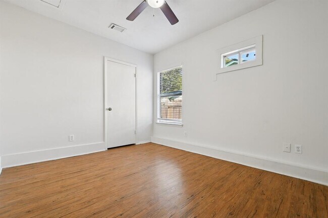 Building Photo - 2214 Winchester Dr