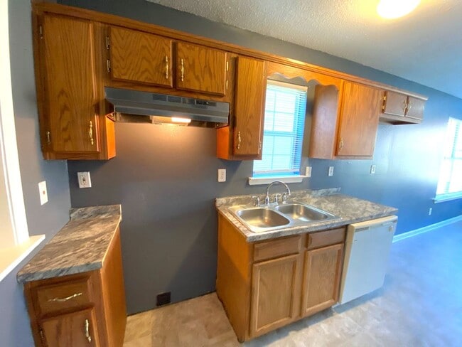 Building Photo - 4858 Royal Run Dr