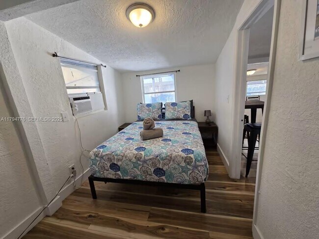 Building Photo - 7638 N Miami Ave