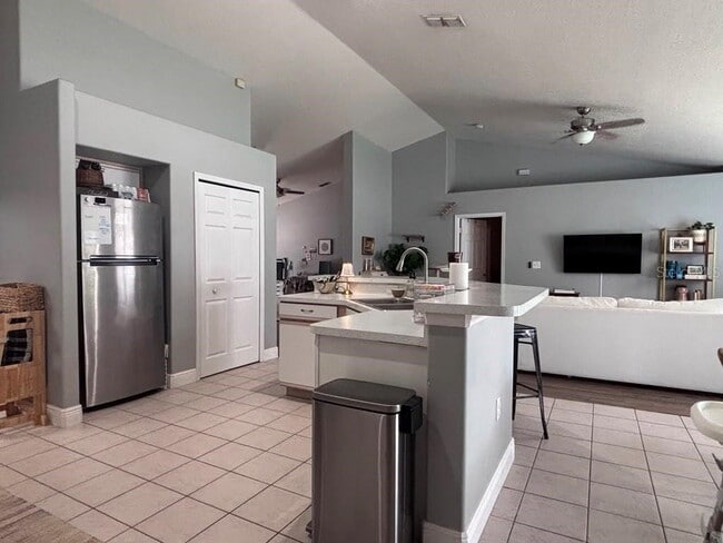 Building Photo - 1004 Chateau Cir