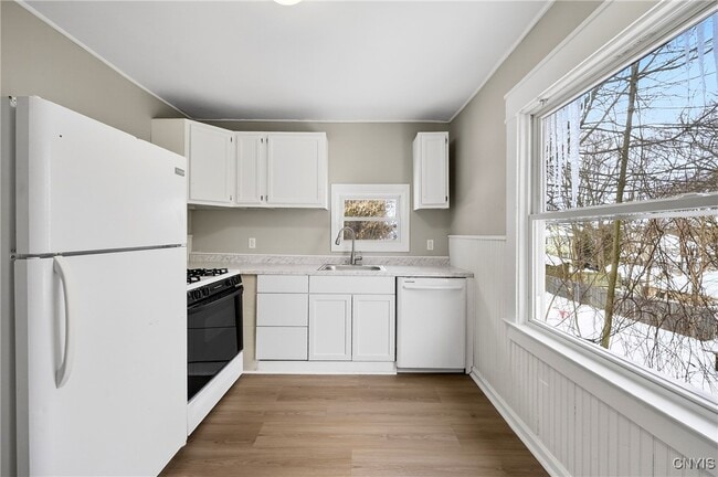 Building Photo - 162 Reed Ave