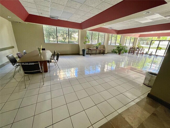 Building Photo - 2501 Brickell Ave