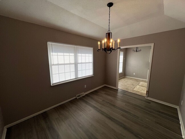 Building Photo - Coming Soon: Spacious 3-Bed/2-Bath Home in Independence!