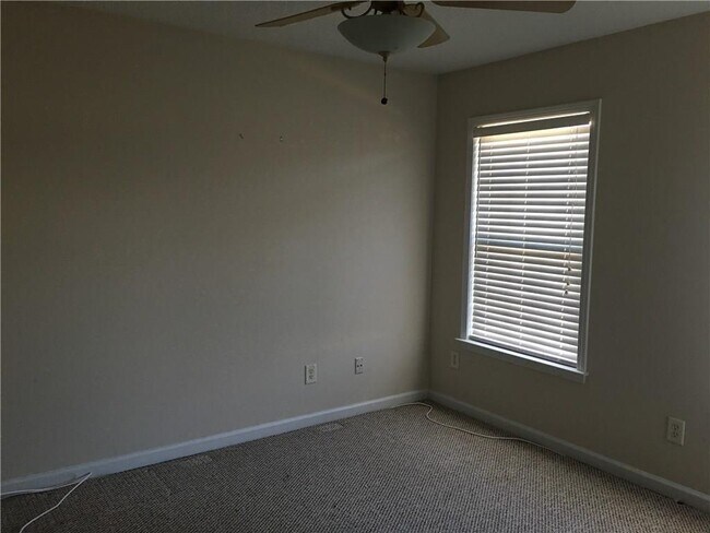Building Photo - 655 Alstonefield Dr