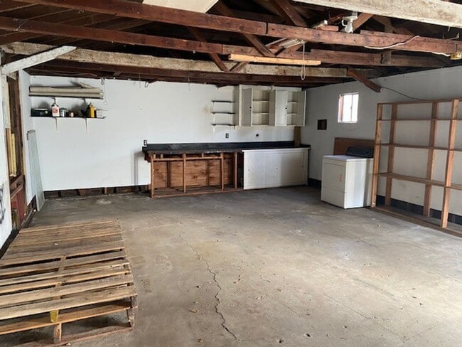 Building Photo - Nice updates in this 2 / 1 house with 2 ca...