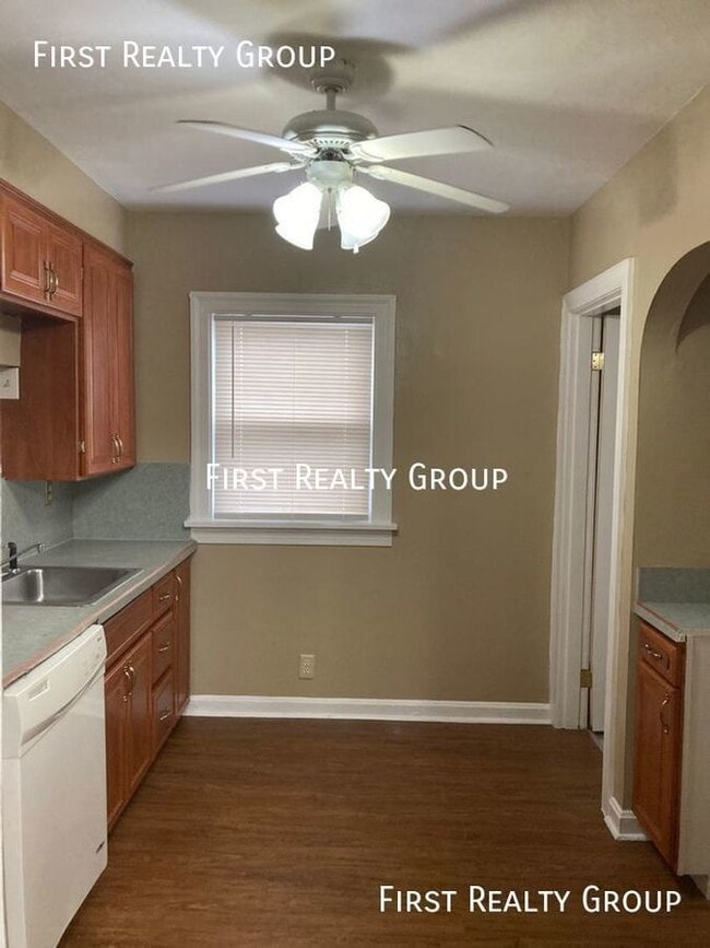 Building Photo - 2926 Catalpa Dr.