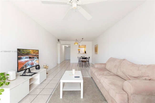 Building Photo - 1630 W 46th St