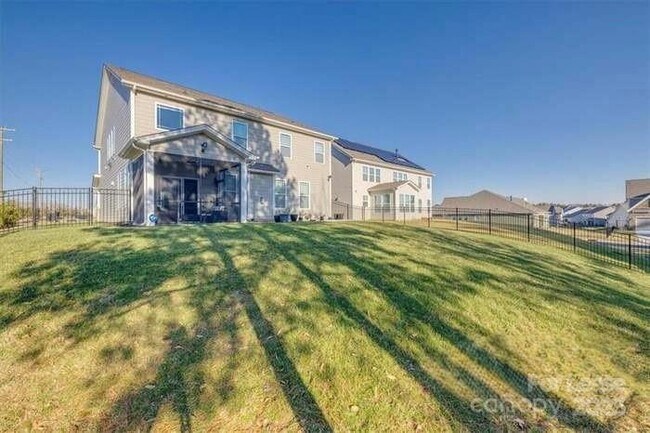 Building Photo - 6299 Artigas Dr