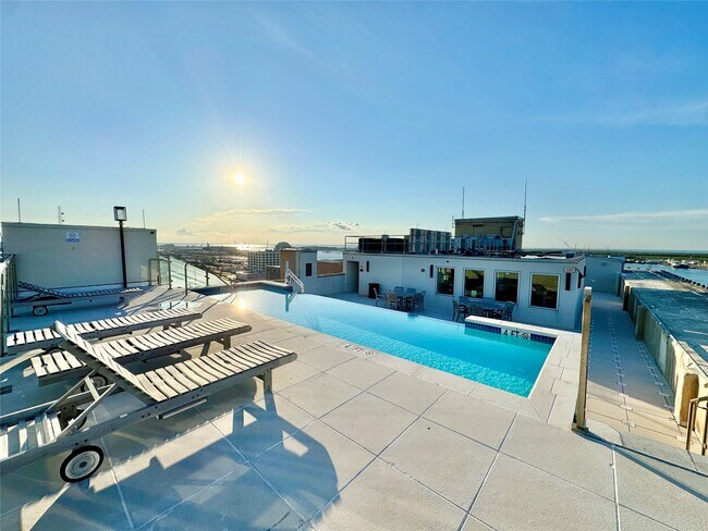 Building Photo - 2201 Market St