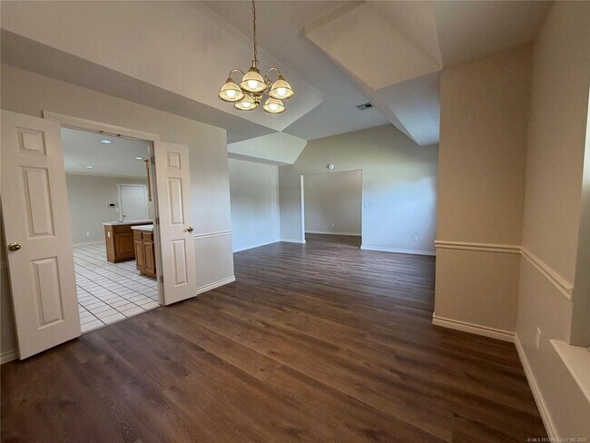 Building Photo - 9203 S 73rd E Ave