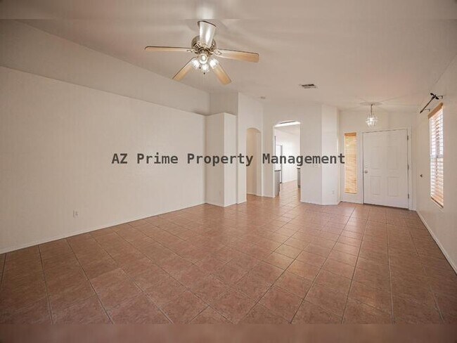 Building Photo - 601 S Silverbrush Dr