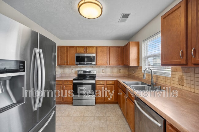 Building Photo - 3236 Woodpoint Dr