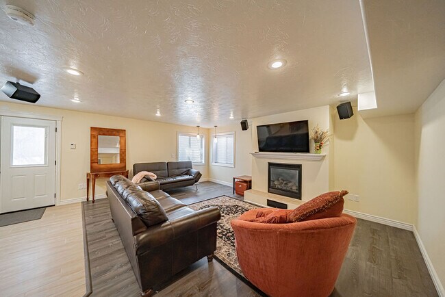 Building Photo - 3660.5 Merlin Dr