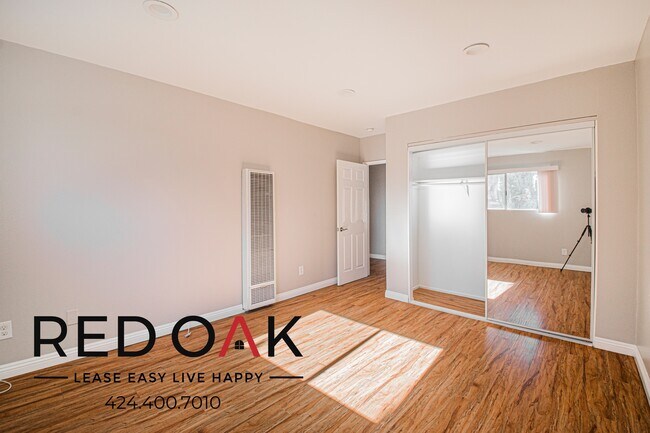 Building Photo - 6819 Laurel Canyon Blvd