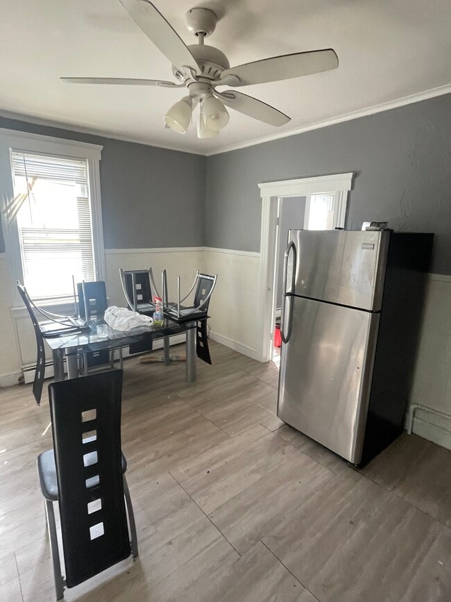 Building Photo - 921-923 Roosevelt St